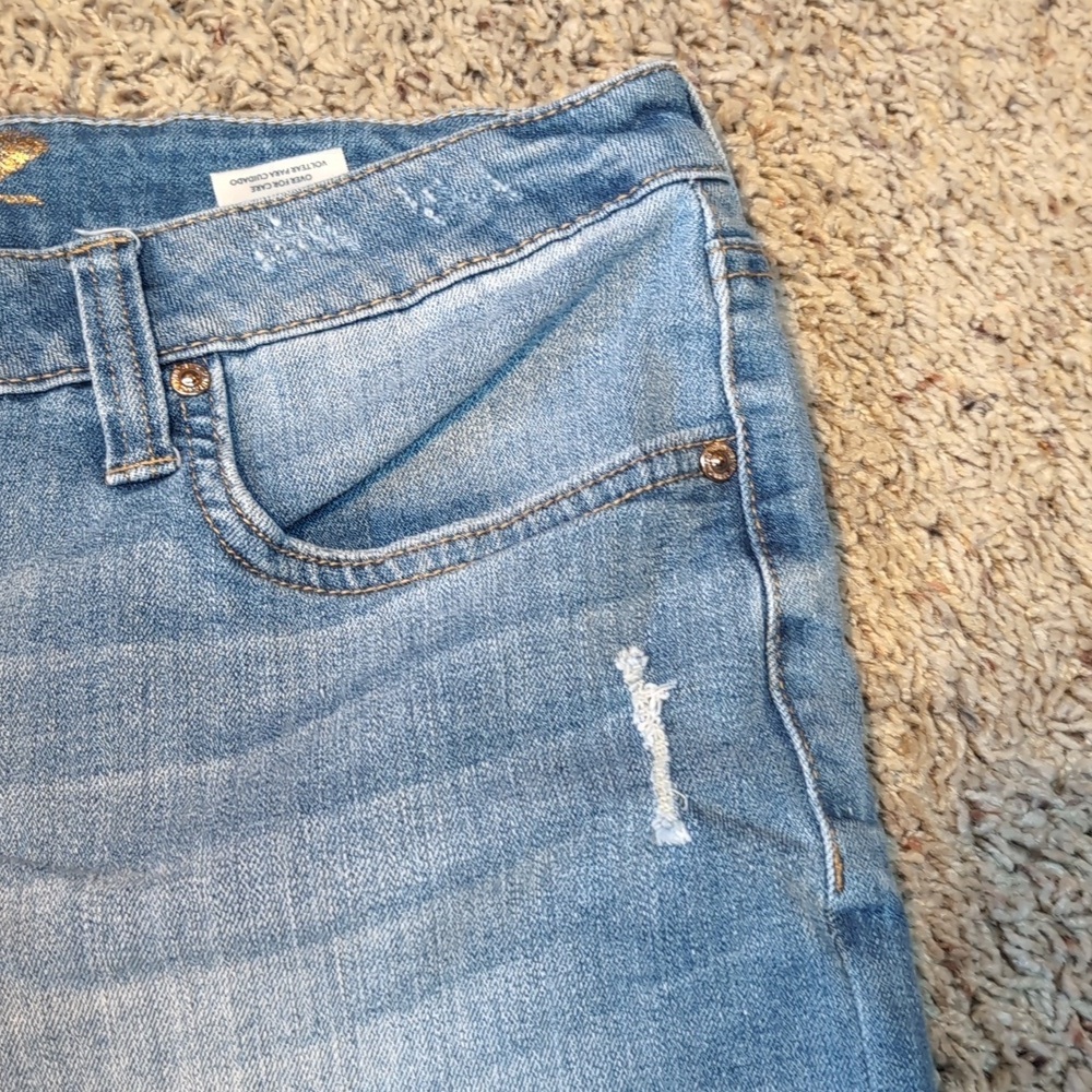 Seven 7 Frayed Weekend Denim Light Wash Distressed Shorts SZ 12 - Picture 5 of 13